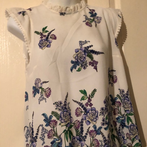 Fresh Blouse for Spring with some nice Sandals - Picture 2 of 3